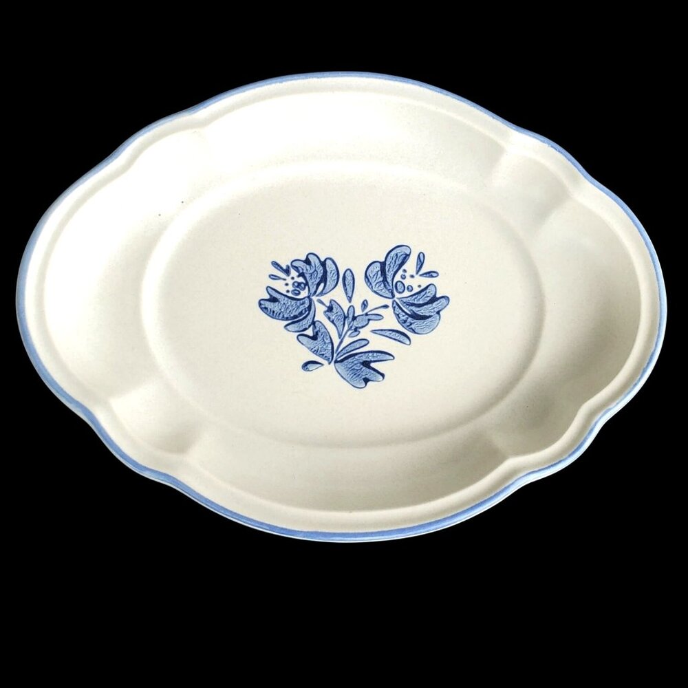 1970s Pfaltzgraff Yorktowne Oval Relish Dish 8 Inch Stoneware Blue and White